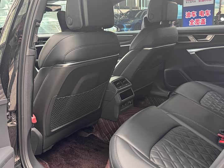 Фото 9 - Audi A6L