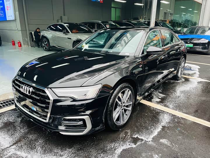 Фото 1 - Audi A6L