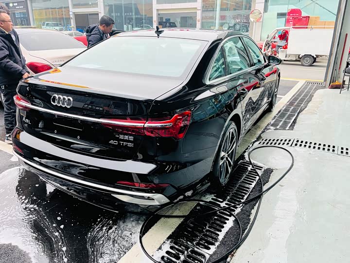 Фото 2 - Audi A6L