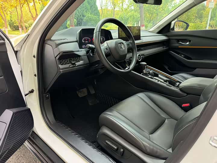 Фото 4 - Honda Accord