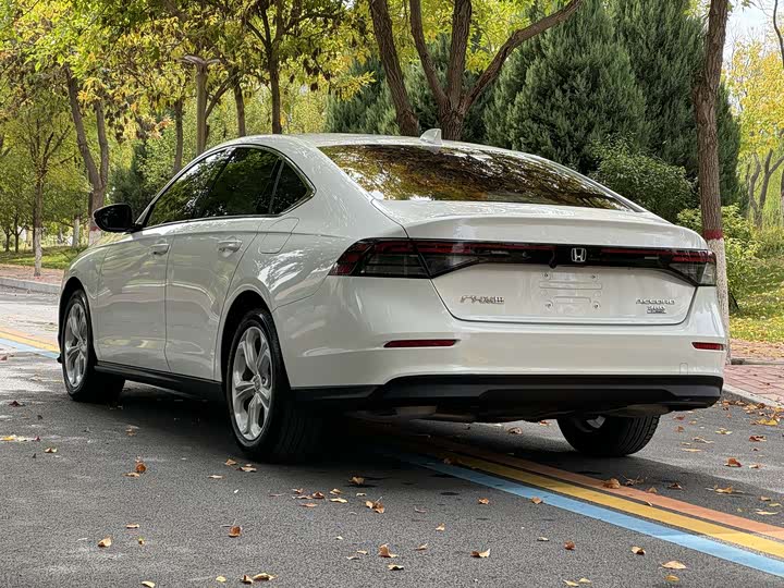 Фото 9 - Honda Accord