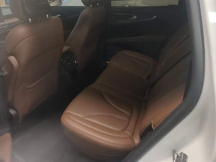 Фото 11 - Lincoln Nautilus