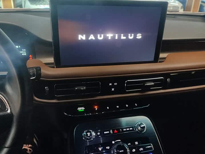 Фото 13 - Lincoln Nautilus