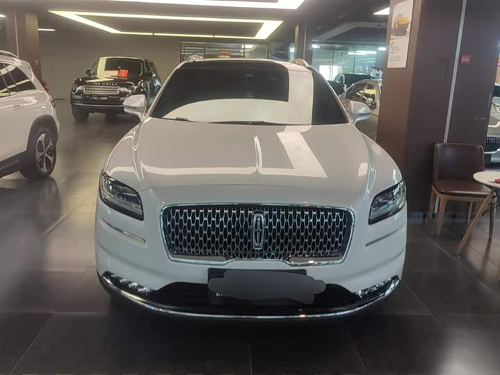 Фото 2 - Lincoln Nautilus