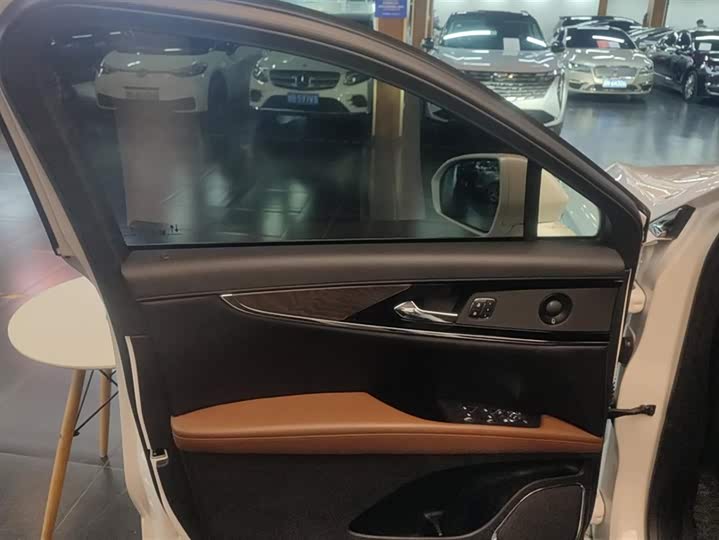 Фото 7 - Lincoln Nautilus