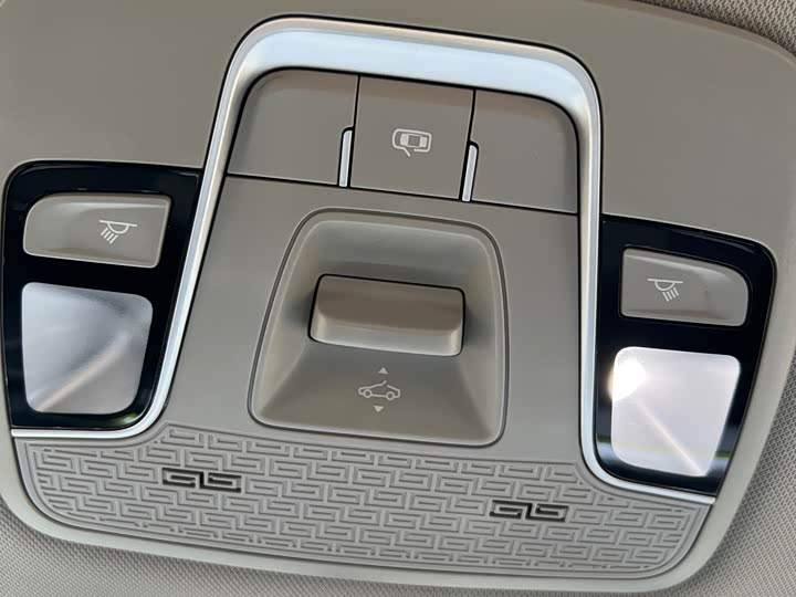 Фото 16 - Geely Coolray