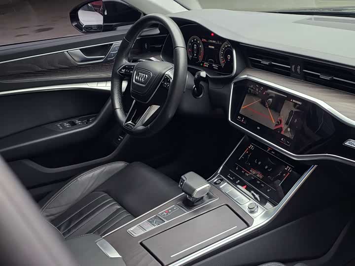 Фото 13 - Audi A6L