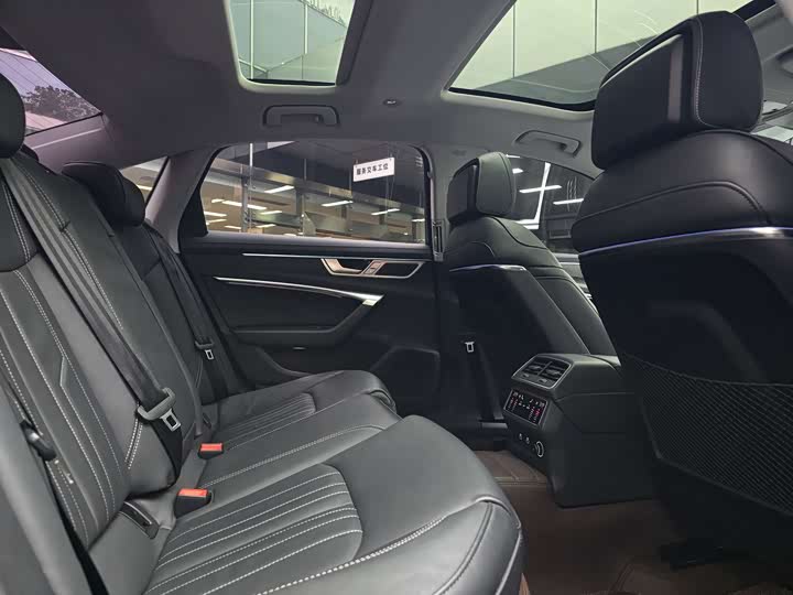 Фото 14 - Audi A6L