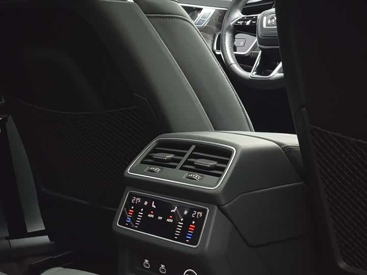 Фото 15 - Audi A6L