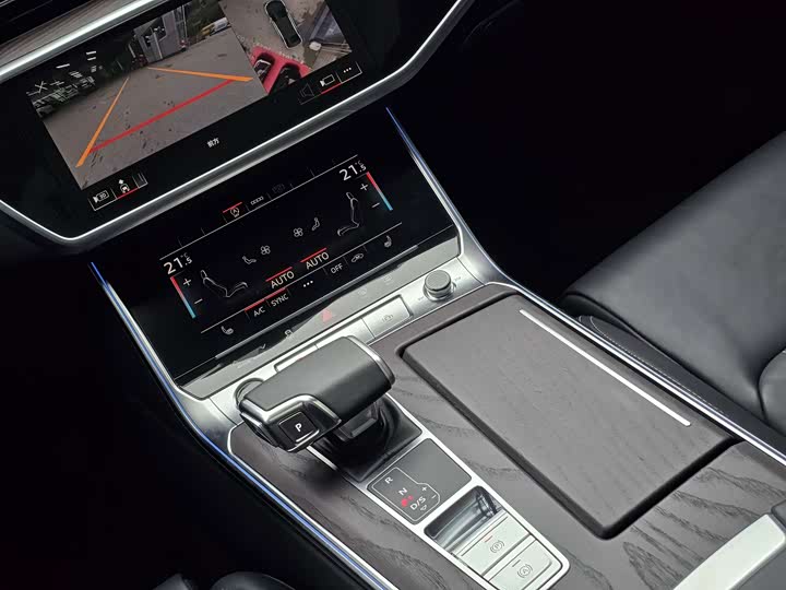Фото 20 - Audi A6L