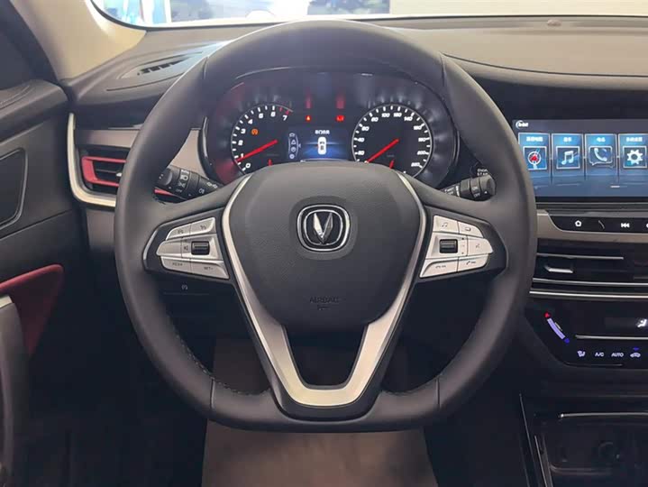 Фото 15 - Changan CS35 Plus