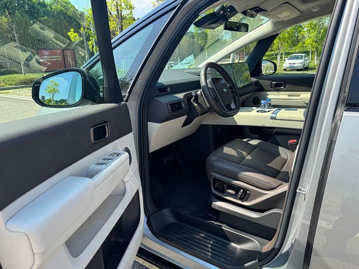 Фото 11 - LiXiang Mega