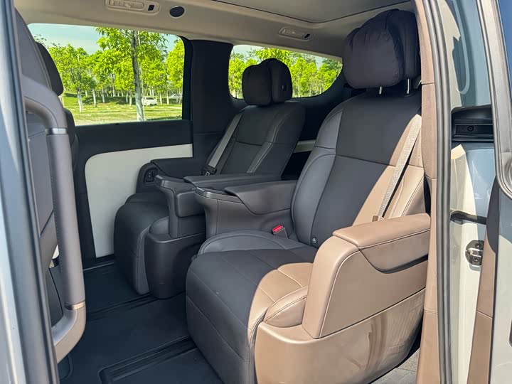 Фото 12 - LiXiang Mega