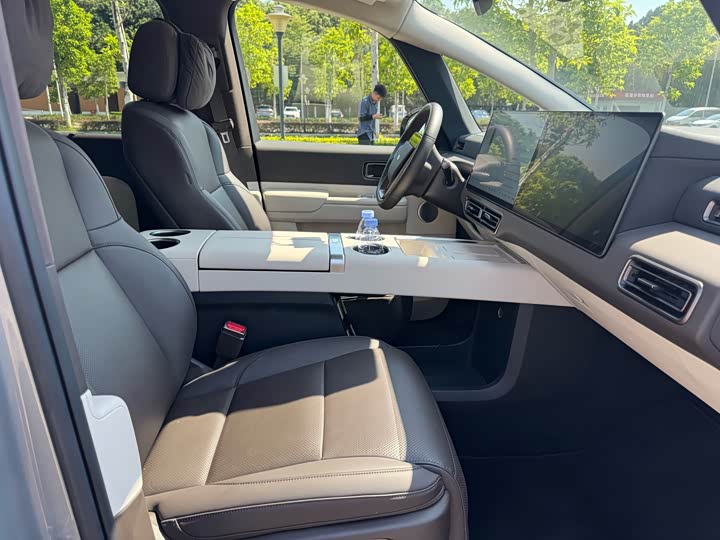 Фото 18 - LiXiang Mega