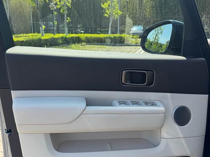 Фото 8 - LiXiang Mega