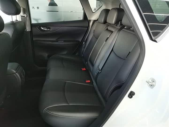 Фото 14 - Nissan Tiida