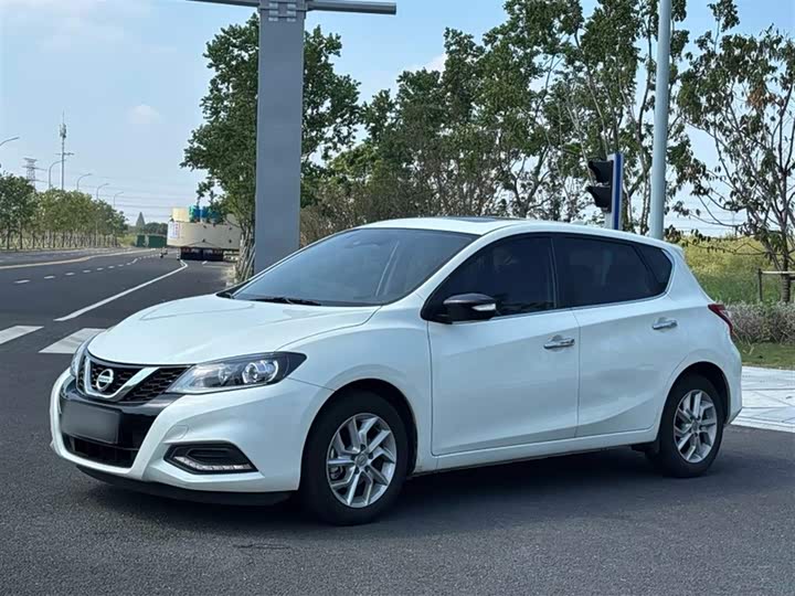 Фото 2 - Nissan Tiida