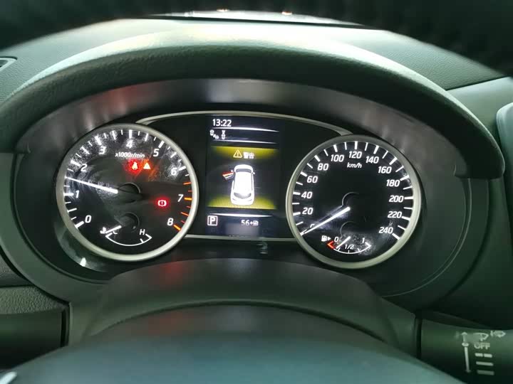 Фото 4 - Nissan Tiida