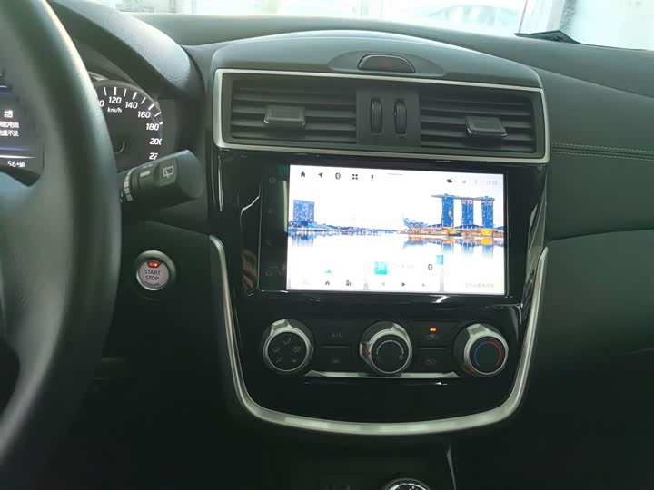 Фото 5 - Nissan Tiida