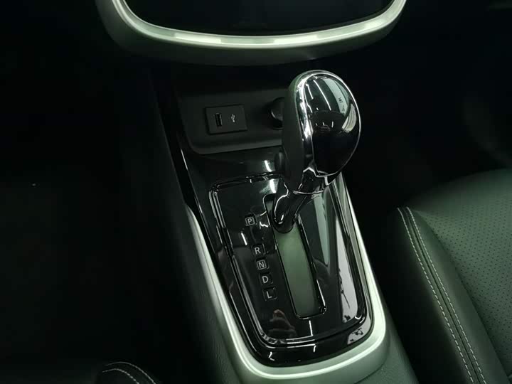 Фото 6 - Nissan Tiida