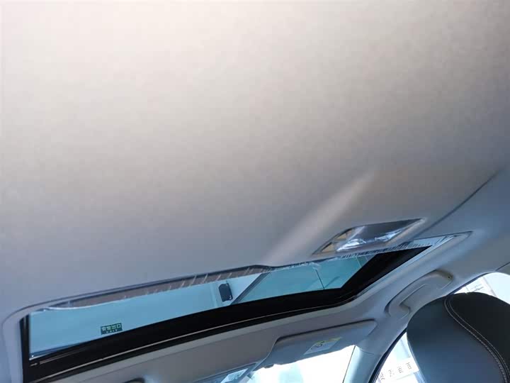 Фото 8 - Nissan Tiida