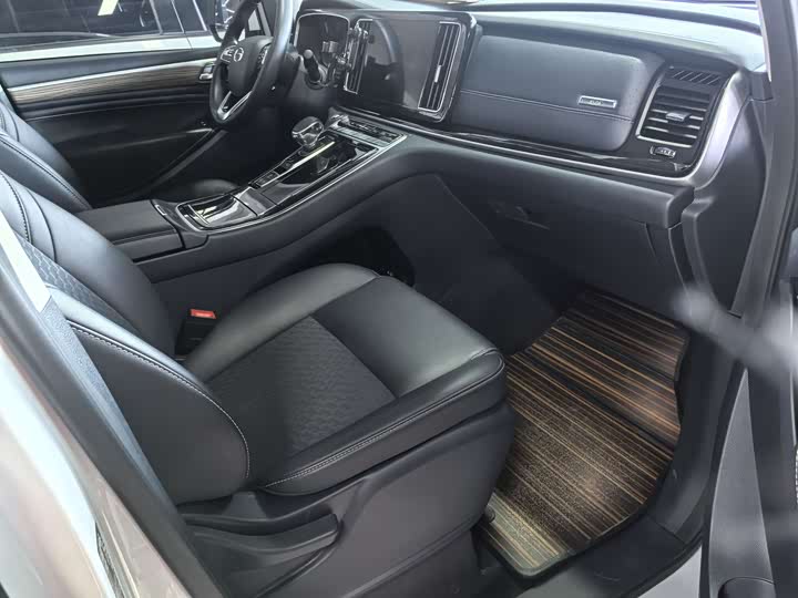 Фото 10 - GAC Trumpchi M8