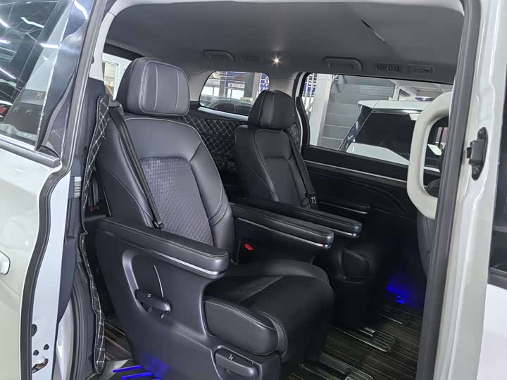 Фото 11 - GAC Trumpchi M8