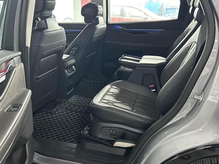 Фото 10 - Ford Edge