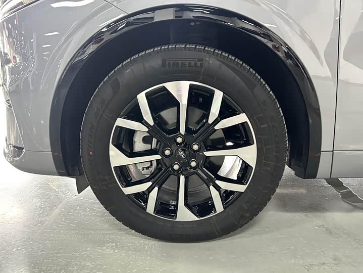 Фото 17 - Ford Edge