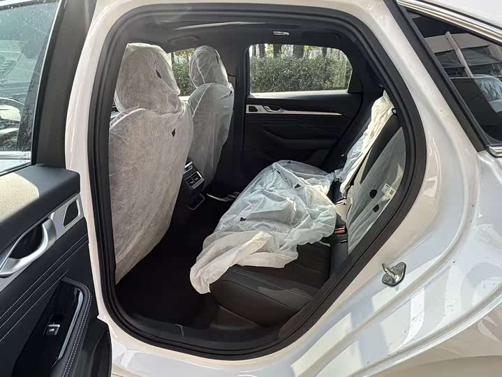 Photo 5 - Geely Preface