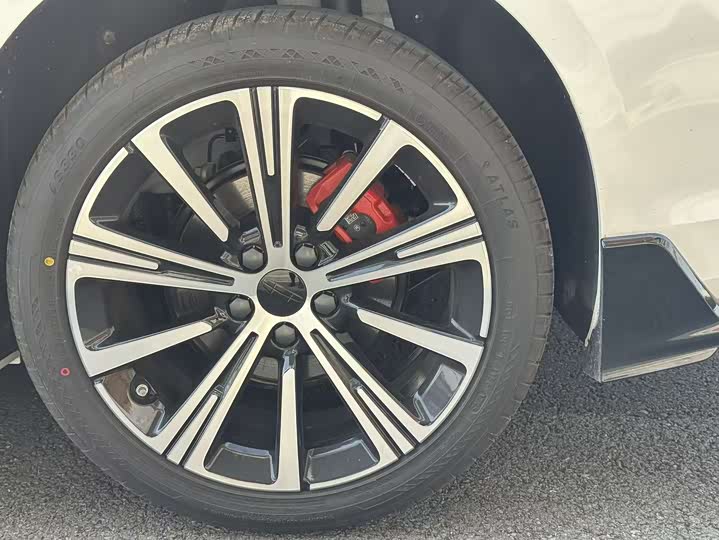 Photo 8 - Geely Preface