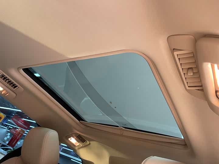 Фото 19 - Buick GL8 ES