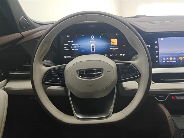 Фото 15 - Geely Monjaro