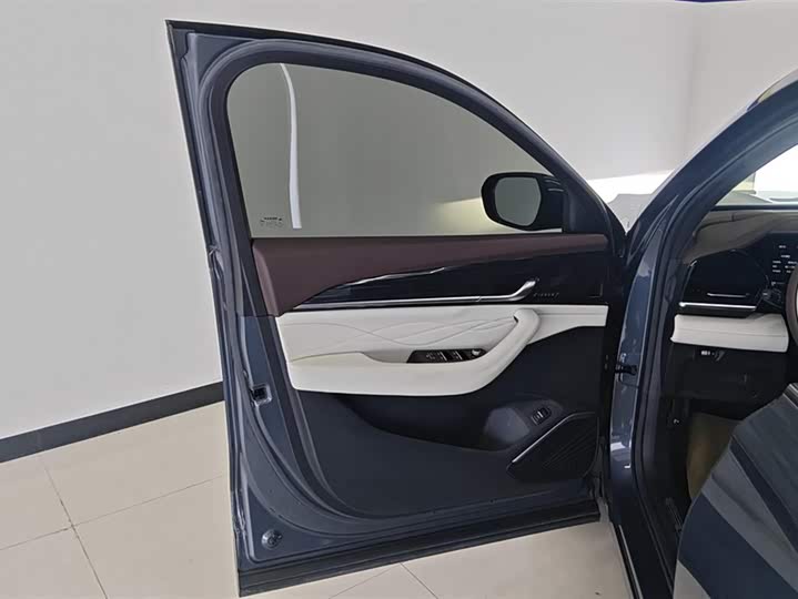 Фото 7 - Geely Monjaro