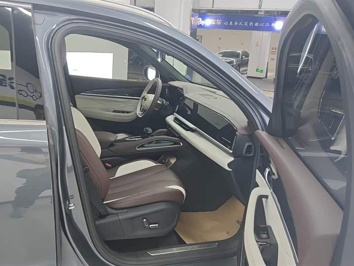 Фото 8 - Geely Monjaro