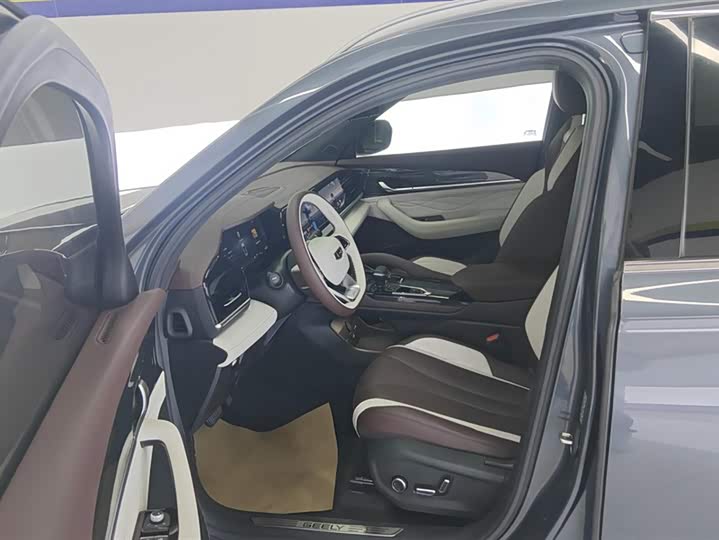 Фото 9 - Geely Monjaro