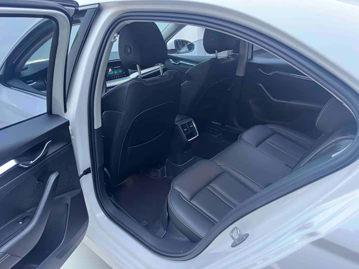 Фото 10 - Skoda Octavia Pro