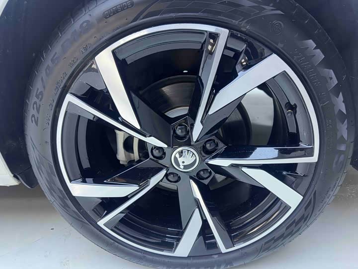 Фото 23 - Skoda Octavia Pro