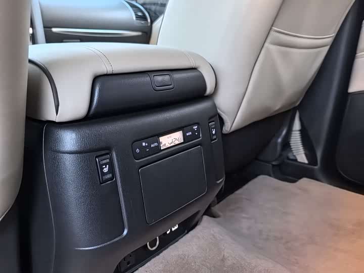 Фото 10 - Nissan Armada