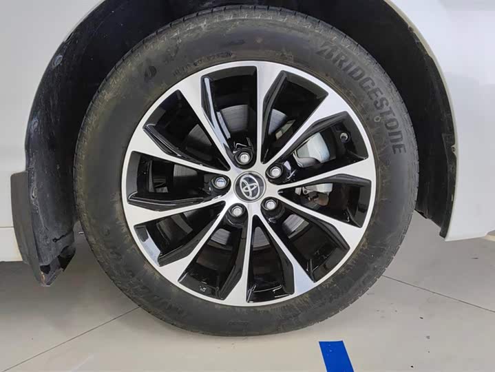 Фото 6 - Toyota Avalon