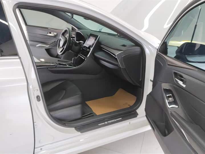 Фото 8 - Toyota Avalon