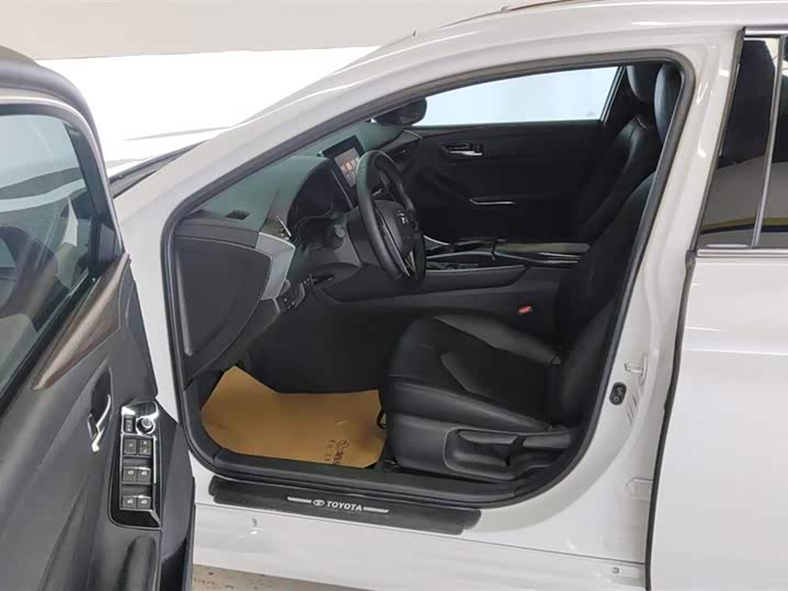 Фото 9 - Toyota Avalon