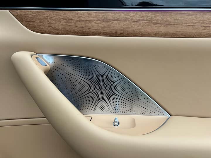 Фото 34 - Luxeed R7