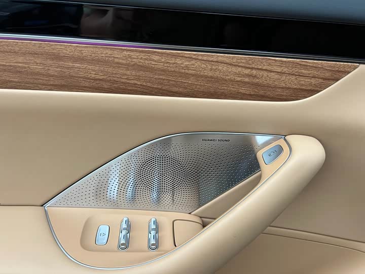 Фото 35 - Luxeed R7