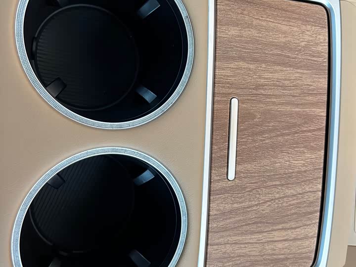 Фото 45 - Luxeed R7