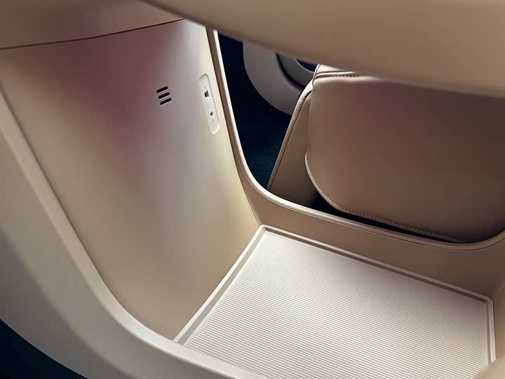 Фото 48 - Luxeed R7