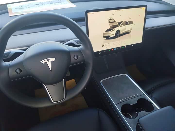 Фото 14 - Tesla Model Y