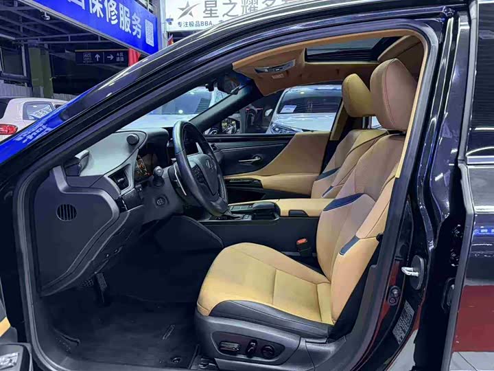 Фото 10 - Lexus ES