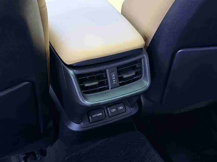 Фото 14 - Lexus ES