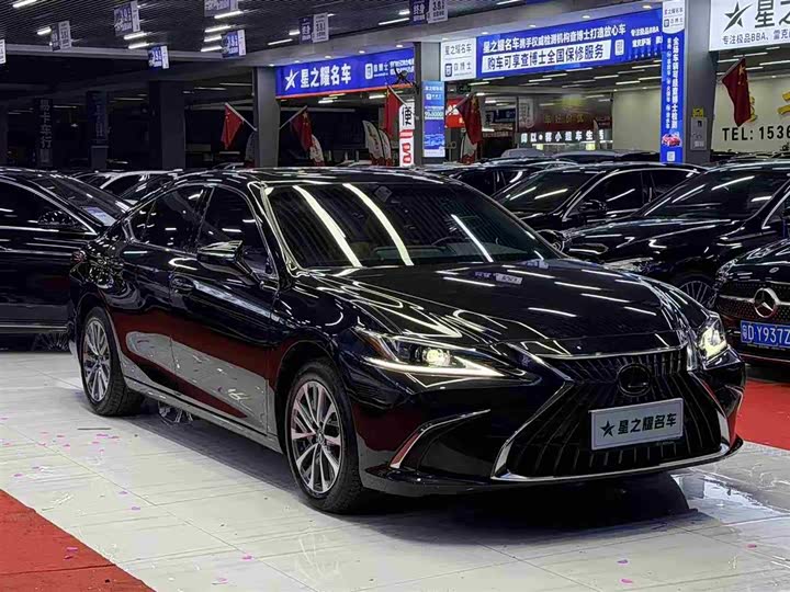 Фото 3 - Lexus ES